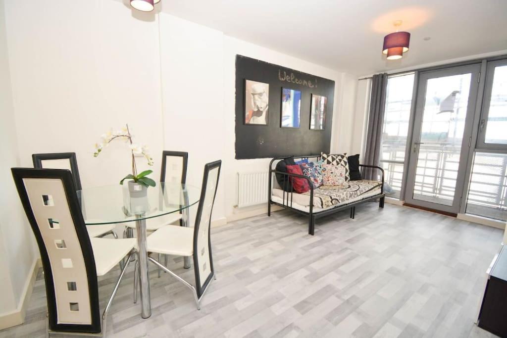 Apartamento Giogio - Comfortable Stratford Flat With Stunning Views *